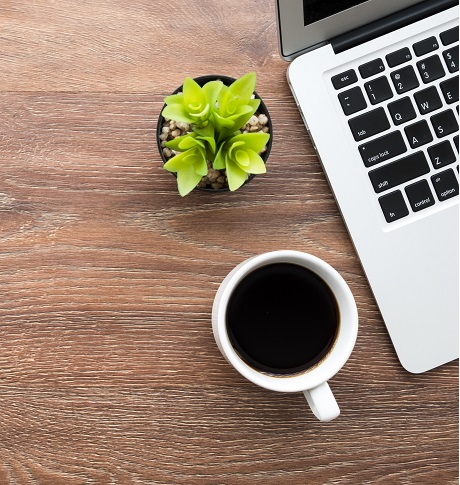 Kaffe laptop på bord