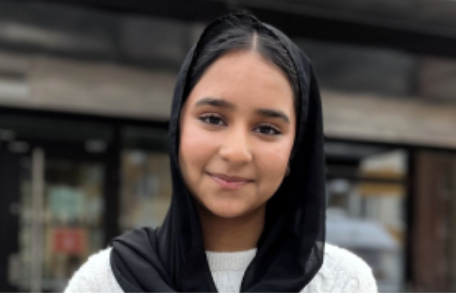 Chashman utanför skolan